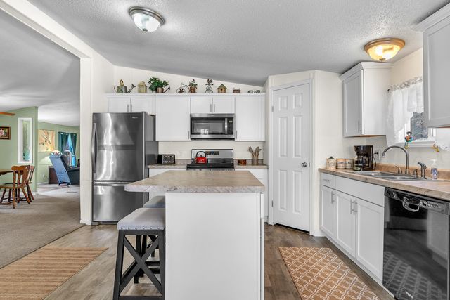 9606 Candlewick Road W, Demotte, IN 46310