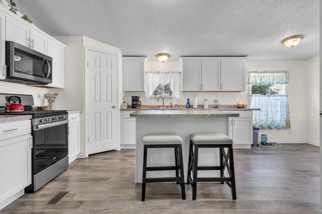 9606 Candlewick Road W, Demotte, IN 46310