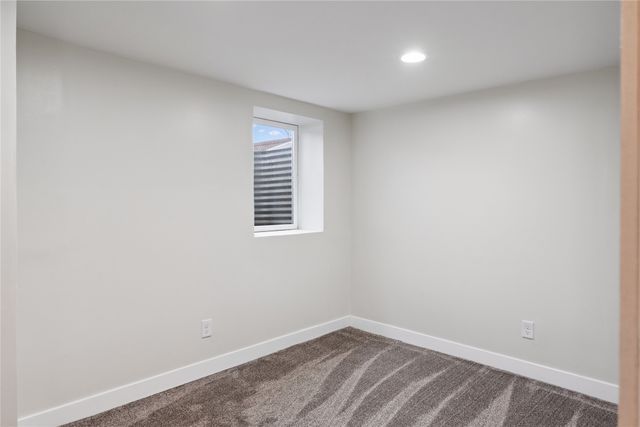 2819 Rollins Avenue, Des Moines, IA 50312