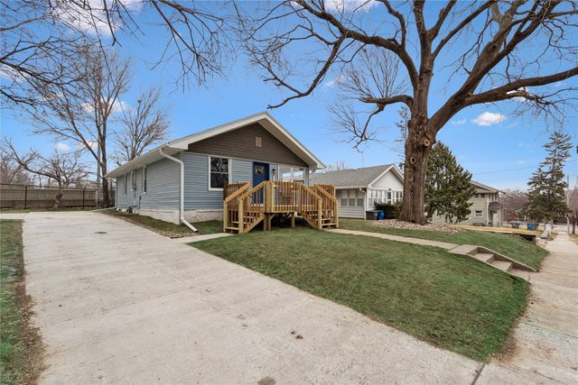 2819 Rollins Avenue, Des Moines, IA 50312