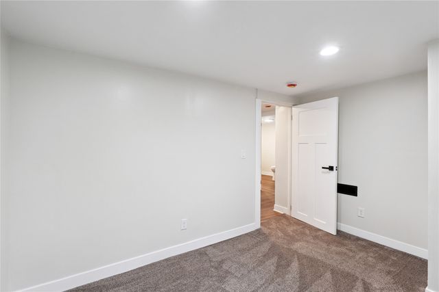 2819 Rollins Avenue, Des Moines, IA 50312