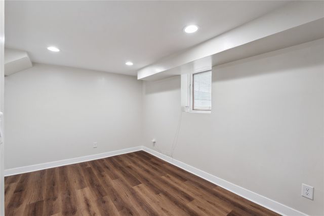 2819 Rollins Avenue, Des Moines, IA 50312