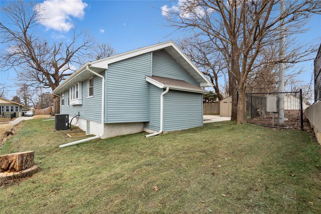 2819 Rollins Avenue, Des Moines, IA 50312