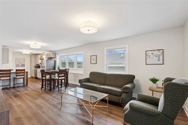 2819 Rollins Avenue, Des Moines, IA 50312