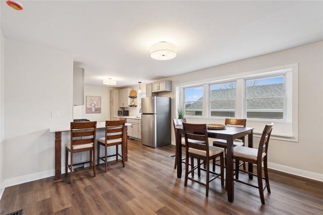 2819 Rollins Avenue, Des Moines, IA 50312