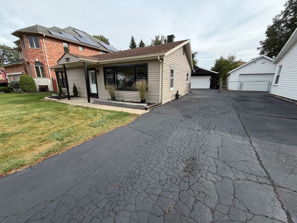 6449 W 84th Street, Burbank, IL 60459 — photo 2