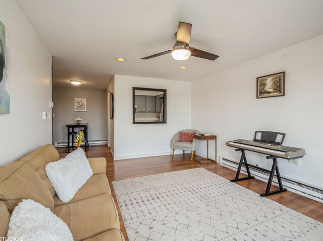 2333 N Neva Avenue 405C, Chicago, IL 60707