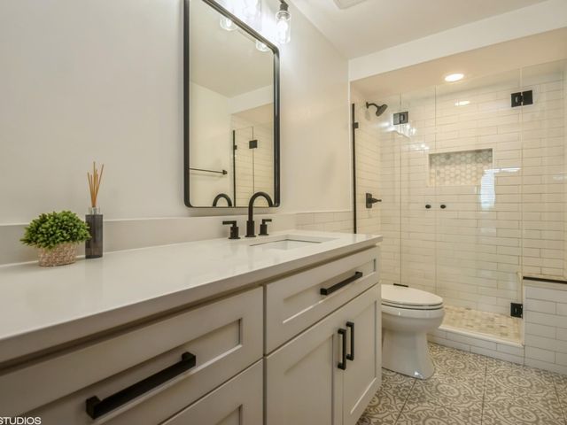 2333 N Neva Avenue 405C, Chicago, IL 60707