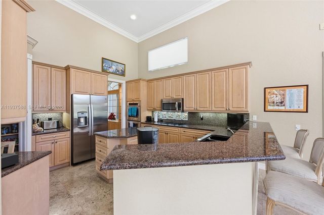 2442 Poinciana Ct, Weston, FL 33327