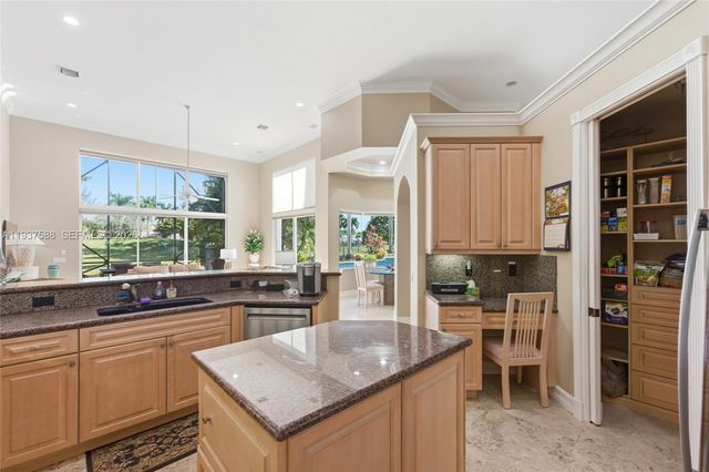 2442 Poinciana Ct, Weston, FL 33327