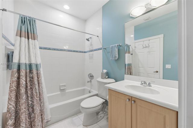 2442 Poinciana Ct, Weston, FL 33327