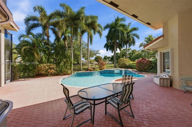 2442 Poinciana Ct, Weston, FL 33327