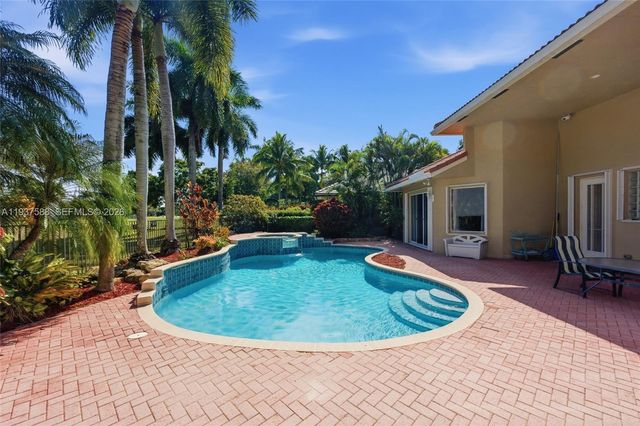 2442 Poinciana Ct, Weston, FL 33327