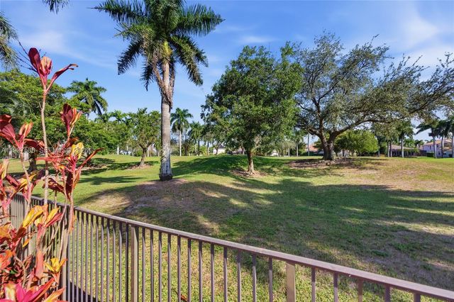 2442 Poinciana Ct, Weston, FL 33327