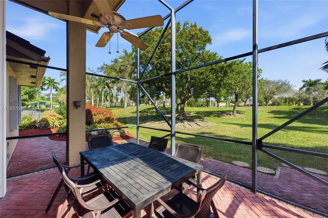 2442 Poinciana Ct, Weston, FL 33327