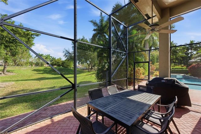 2442 Poinciana Ct, Weston, FL 33327