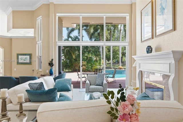 2442 Poinciana Ct, Weston, FL 33327