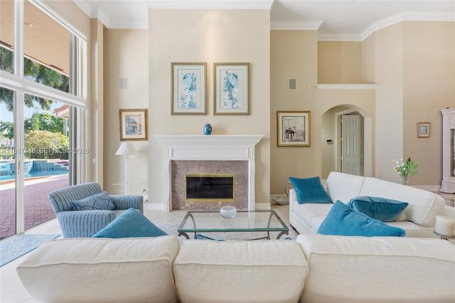 2442 Poinciana Ct, Weston, FL 33327