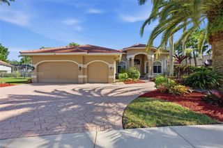 2442 Poinciana Ct, Weston, FL 33327