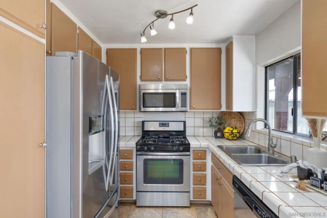 627 13th St. 23, San Diego, CA 92154