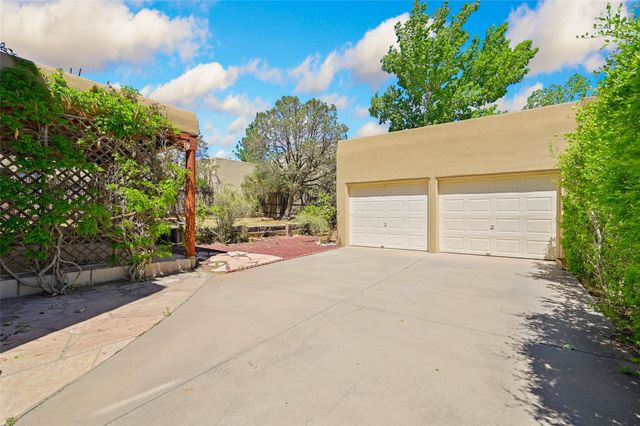 4305 Cloud Dance, Santa Fe, NM 87507