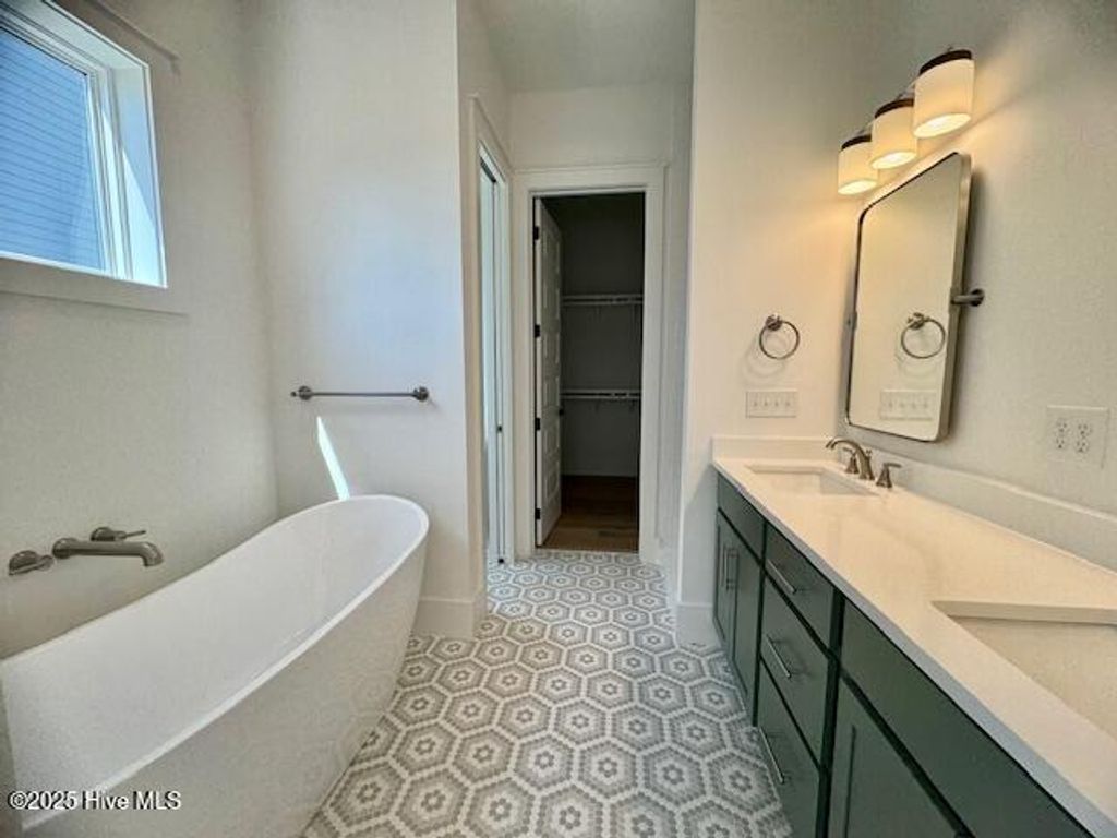 Image 17 of property listing at 404 Summer Duck Drive, Beaufort, NC 28516