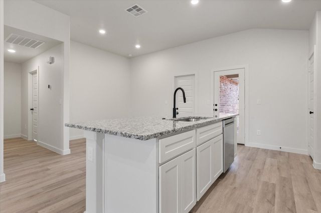 2409 Aberdeen Avenue, Wolfforth, TX 79382