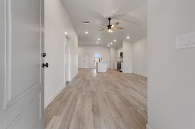 2409 Aberdeen Avenue, Wolfforth, TX 79382