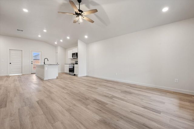 2409 Aberdeen Avenue, Wolfforth, TX 79382