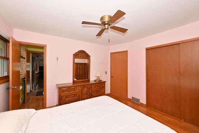 26624 Waubeesee Lake DRIVE, Waterford, WI 53185