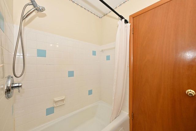 26624 Waubeesee Lake DRIVE, Waterford, WI 53185