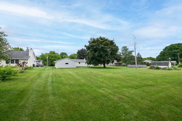 26624 Waubeesee Lake DRIVE, Waterford, WI 53185