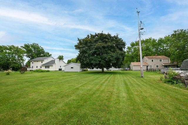 26624 Waubeesee Lake DRIVE, Waterford, WI 53185