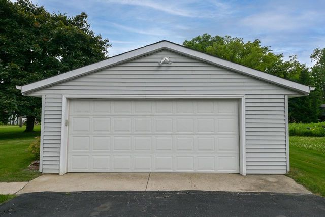 26624 Waubeesee Lake DRIVE, Waterford, WI 53185