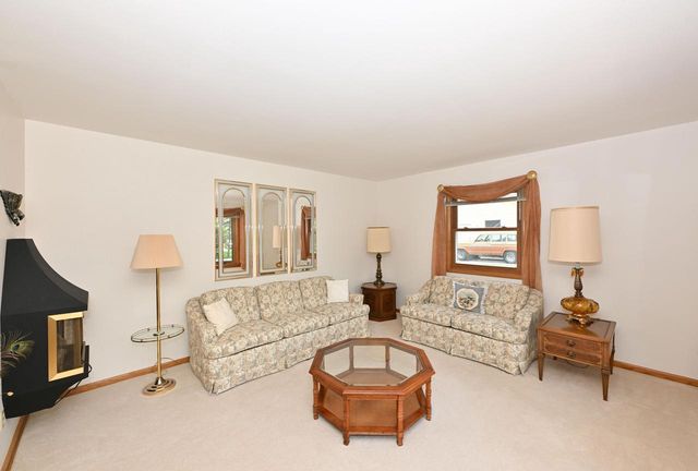 26624 Waubeesee Lake DRIVE, Waterford, WI 53185