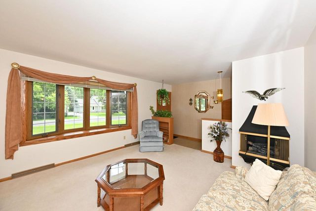 26624 Waubeesee Lake DRIVE, Waterford, WI 53185