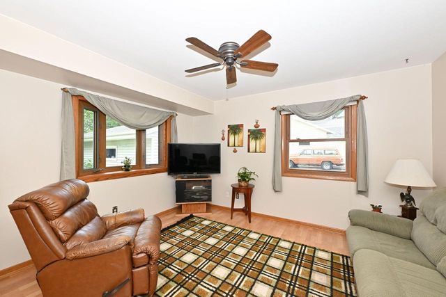 26624 Waubeesee Lake DRIVE, Waterford, WI 53185