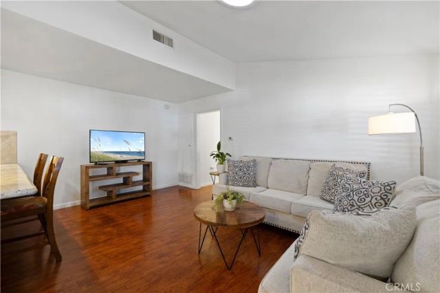 19348 Avenue Of The Oaks, Newhall, CA 91321