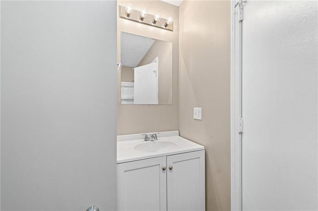 7500 E 118th Place, Kansas City, MO 64134