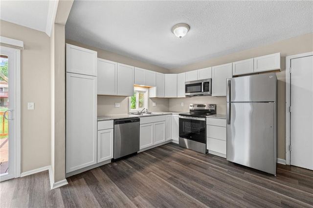 7500 E 118th Place, Kansas City, MO 64134