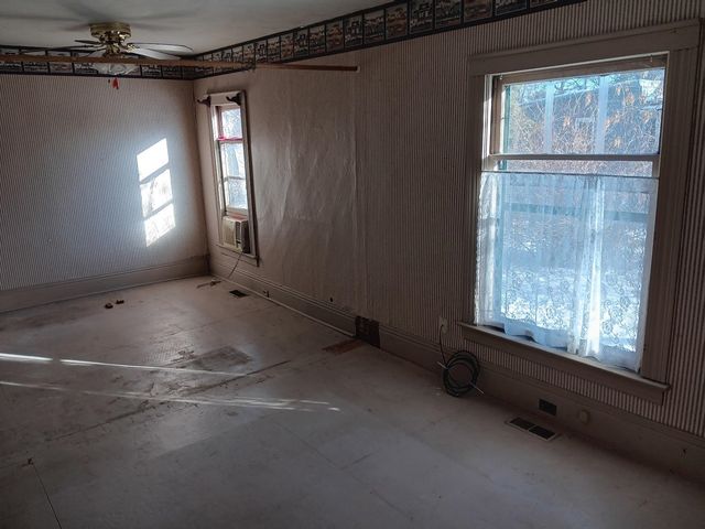 189 S Genesee Street, Montrose, MI 48457