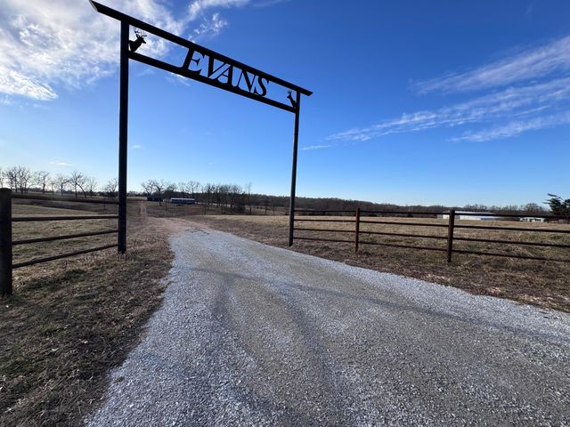 1461 Quail Spur, Crane, MO 65633