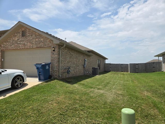 335 Swaden Lane, Webb City, MO 64870