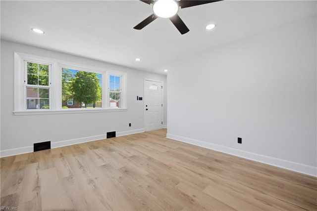 302 Chandler Harper DR, Portsmouth, VA 23701