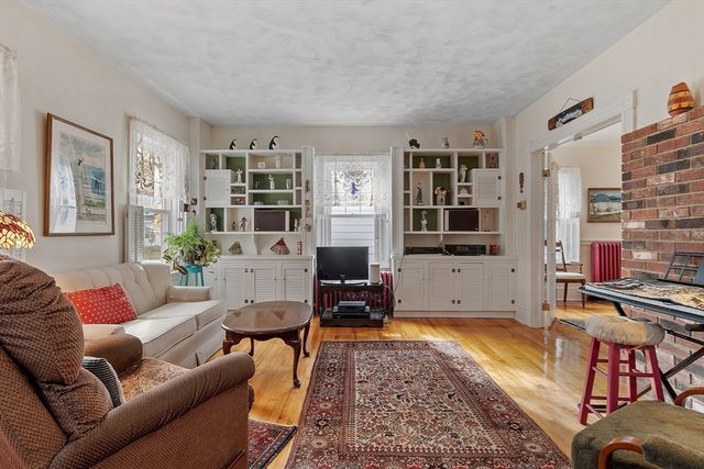 27 Haynes Ct, Leominster, MA 01453