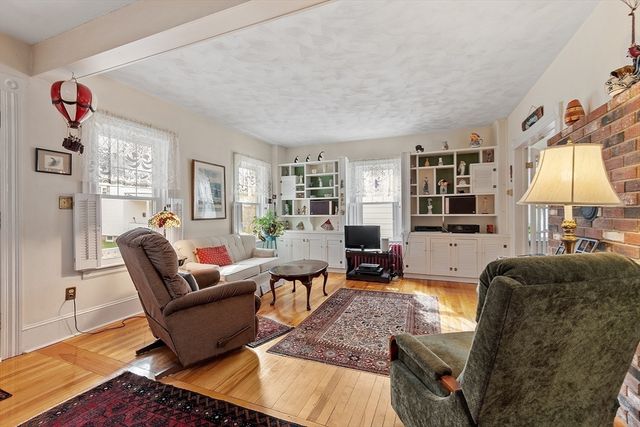 27 Haynes Ct, Leominster, MA 01453