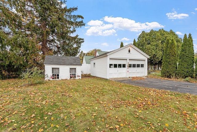 27 Haynes Ct, Leominster, MA 01453