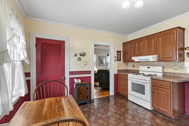 27 Haynes Ct, Leominster, MA 01453