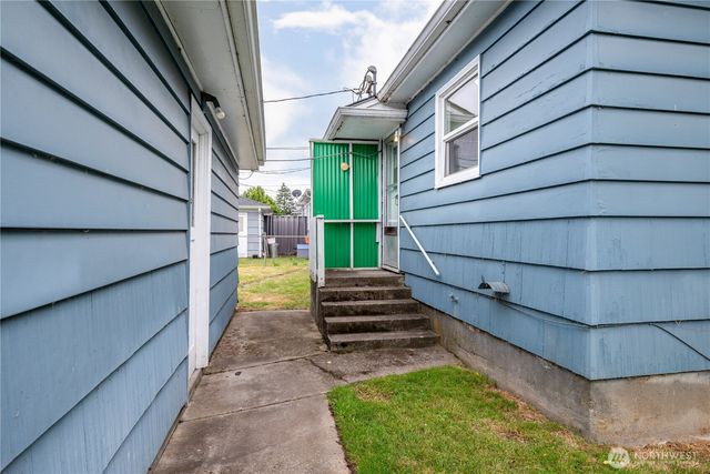 1034 16th Avenue, Longview, WA 98632