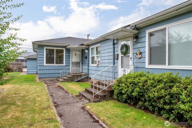 1034 16th Avenue, Longview, WA 98632